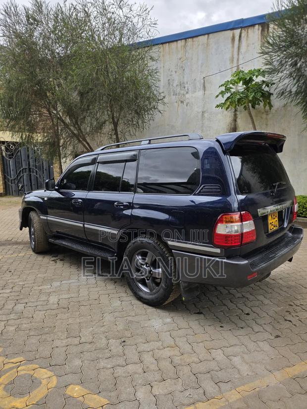 Toyota Land Cruiser HDJ 100 2001 Blue
