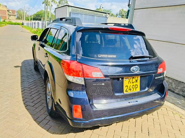 Subaru Outback 2.5i Premium 2012 Blue