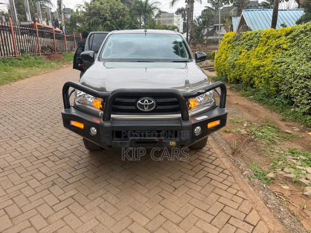 Toyota Hilux 2021 Gray