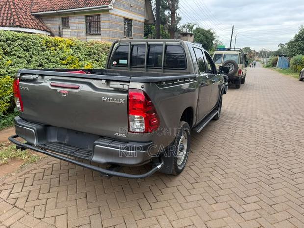 Toyota Hilux 2021 Gray