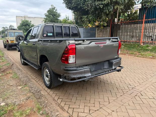 Toyota Hilux 2021 Gray