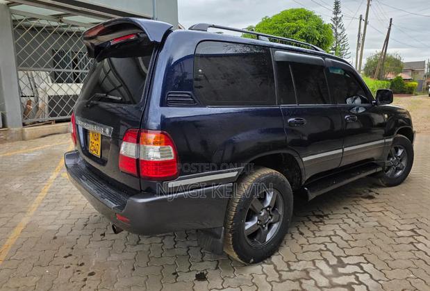 Toyota Land Cruiser 2001 Blue
