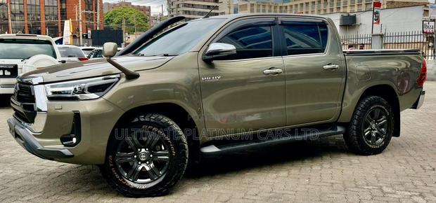 Toyota Hilux 2022 Brown