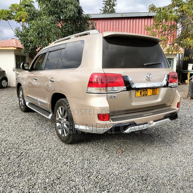 Toyota Land Cruiser 4.6 V8 ZX 2015 Beige