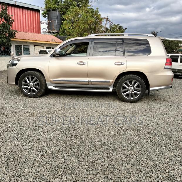 Toyota Land Cruiser 4.6 V8 ZX 2015 Beige