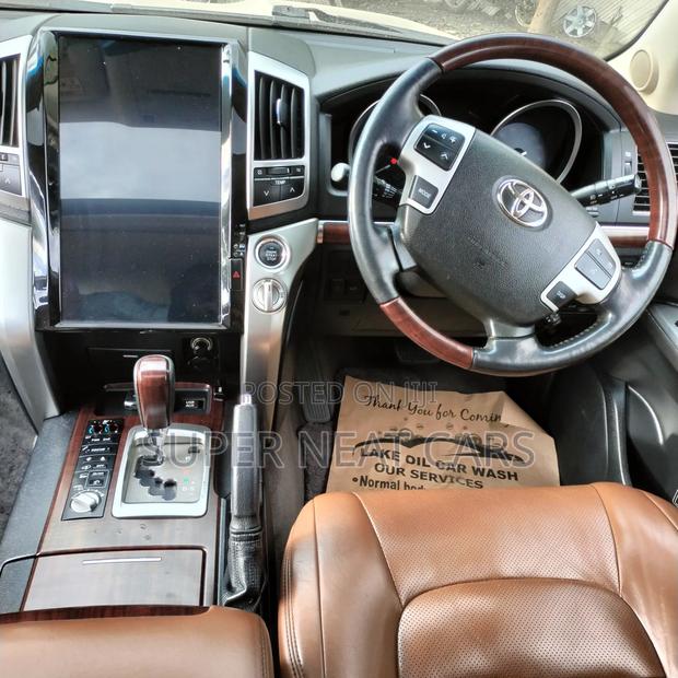 Toyota Land Cruiser 4.6 V8 ZX 2015 Beige