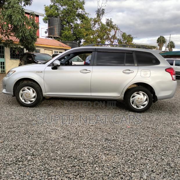 Toyota Corolla Fielder 1.5 Hybrid FWD 2015 Silver