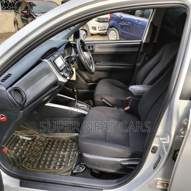 Toyota Corolla Fielder 1.5 Hybrid FWD 2015 Silver