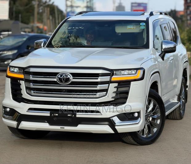 Toyota Land Cruiser LC300 2023