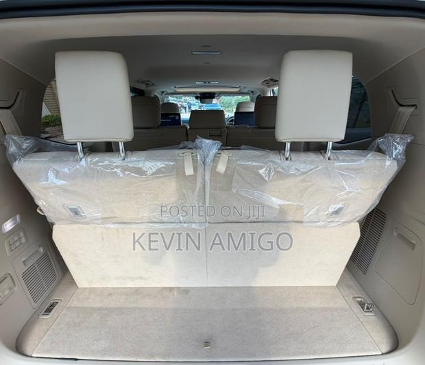 Toyota Land Cruiser LC300 2023