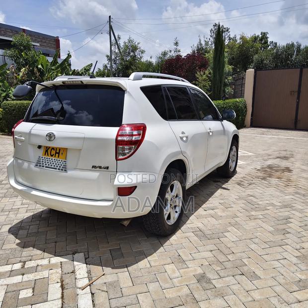 Toyota RAV4 2010 White