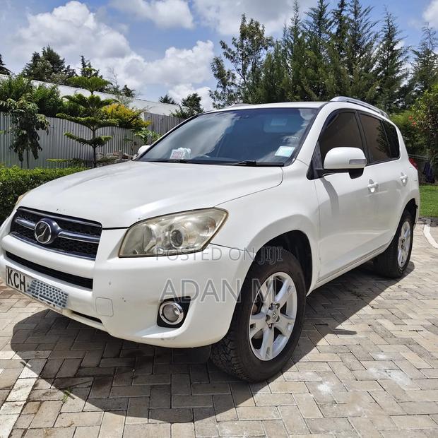 Toyota RAV4 2010 White