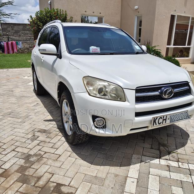 Toyota RAV4 2010 White