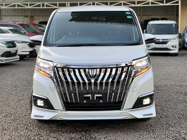 Toyota Esquire 2.0 FWD (7 seater) 2019 Pearl