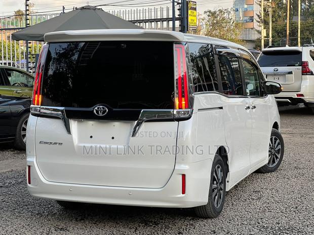Toyota Esquire 2.0 FWD (7 seater) 2019 Pearl