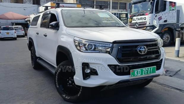 Toyota Hilux Revo Double Cab Deisel 2.4 AWD 2019 White