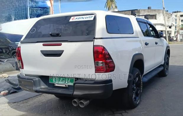 Toyota Hilux Revo Double Cab Deisel 2.4 AWD 2019 White