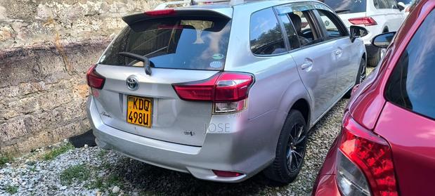 Toyota Corolla Fielder 2017 Silver