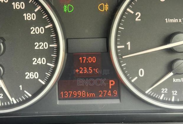 BMW 320i Sedan RWD 2011 Black