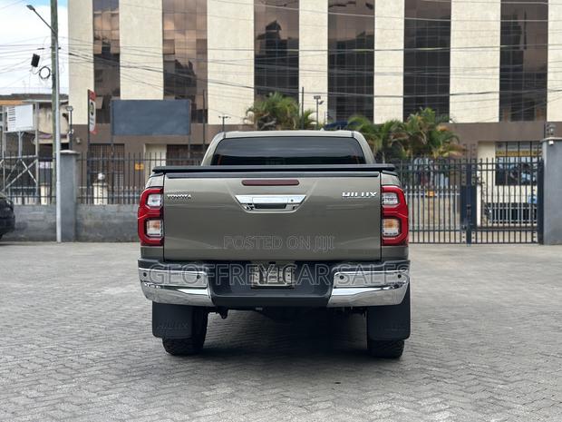 Toyota Hilux Revo Double Cab Deisel 2.4 RWD 2022 Gold