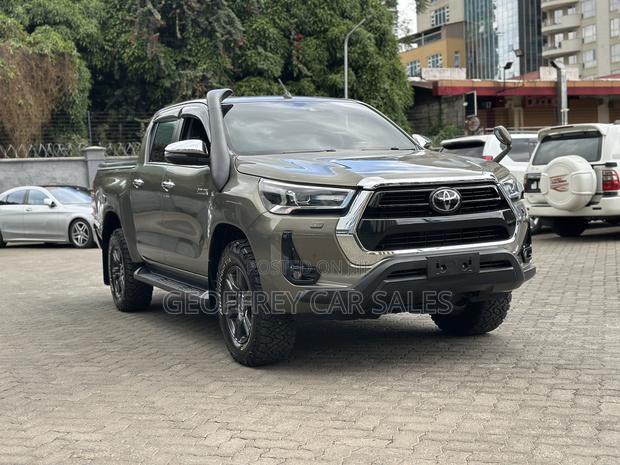 Toyota Hilux Revo Double Cab Deisel 2.4 RWD 2022 Gold