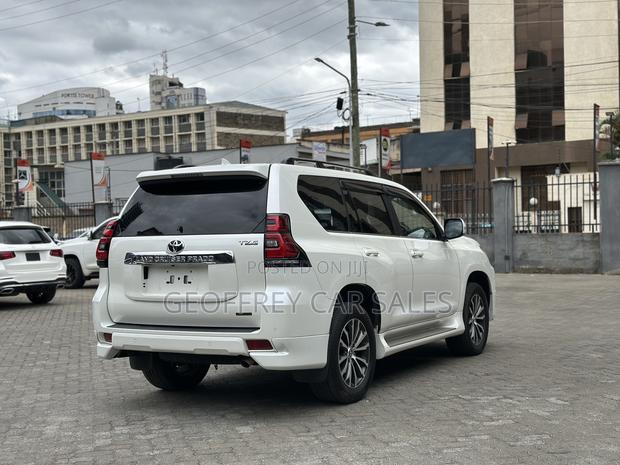 Toyota Land Cruiser Prado 2.8 2020 White