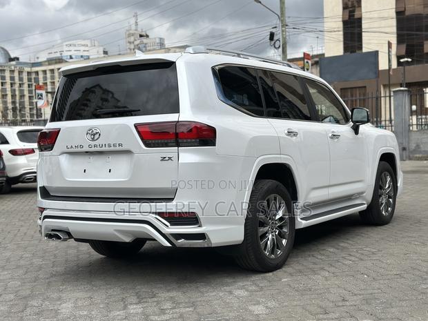Toyota Land Cruiser 3.5 Petrol 4WD 2022 White