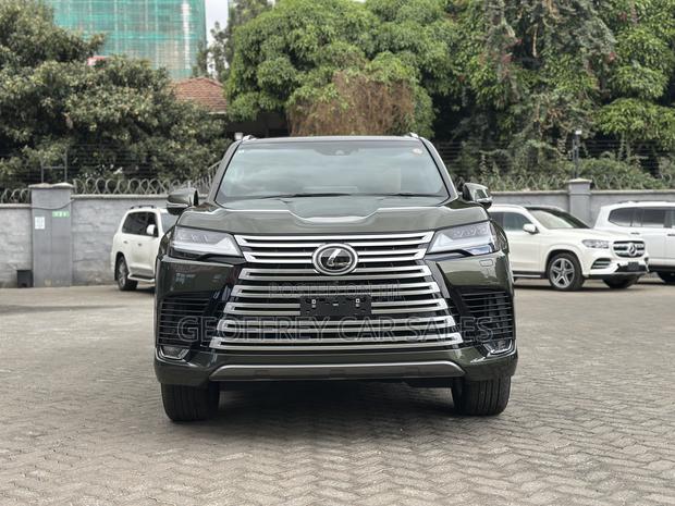 Lexus LX 600 2022 Green
