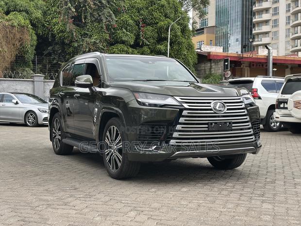 Lexus LX 600 2022 Green