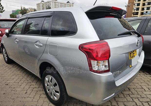 Toyota Corolla Fielder 2014 Silver