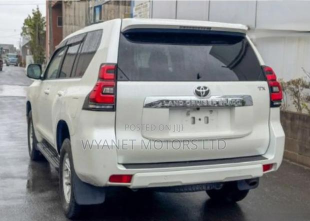 Toyota Land Cruiser Prado 2.7 2019 White