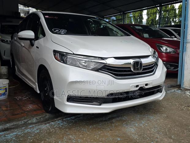 Honda Shuttle 1.5 Hybrid 2WD 2019 Pearl