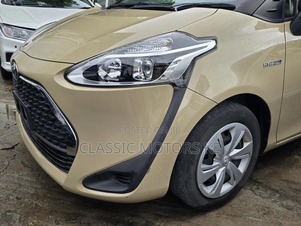Toyota Sienta 1.5 FWD (6-seater) 2019 Beige