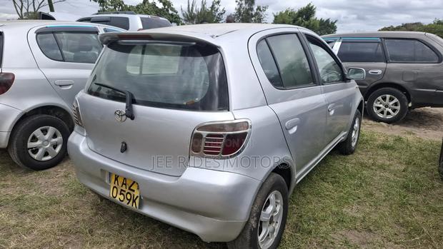 Toyota Vitz 1.3 FWD 5dr 2000 Silver