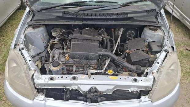 Toyota Vitz 1.3 FWD 5dr 2000 Silver