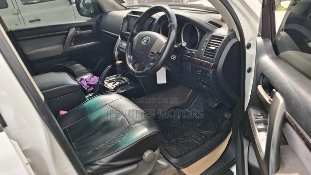 Toyota Land Cruiser 100 4.7 Executive 2008 White