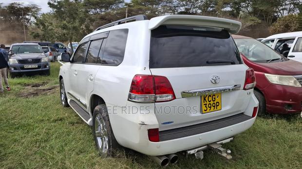 Toyota Land Cruiser 100 4.7 Executive 2008 White