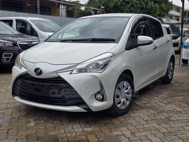 Toyota Vitz 1.3 FWD 5dr 2019 White