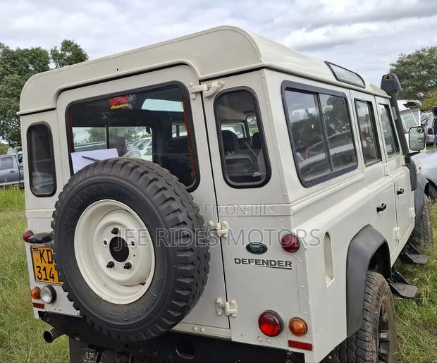 Land Rover Defender Puma 110 2.4 TD 2011 White