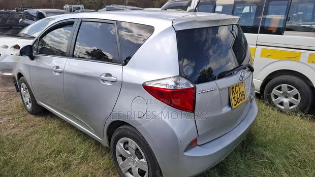 Toyota Ractis 1.5 FWD 2012 Silver