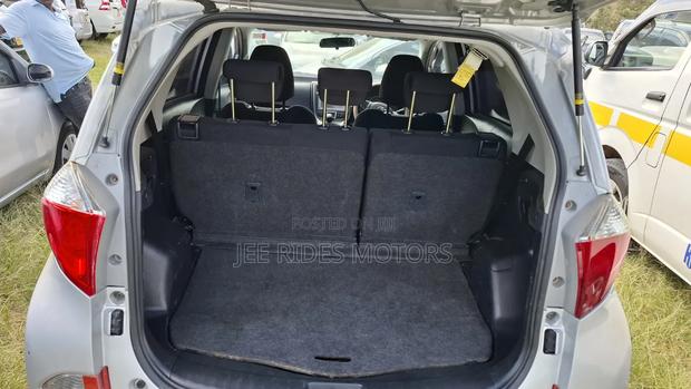 Toyota Ractis 1.5 FWD 2012 Silver