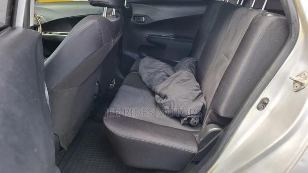 Toyota Ractis 1.5 FWD 2012 Silver