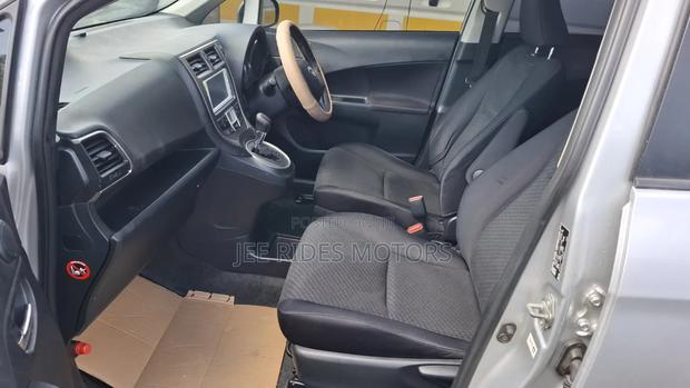 Toyota Ractis 1.5 FWD 2012 Silver