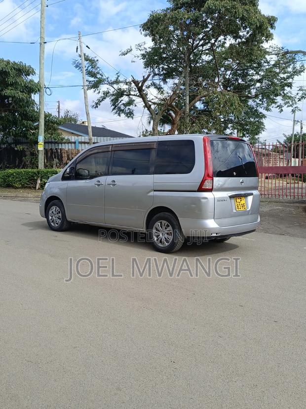 Nissan Serena 2010 Silver
