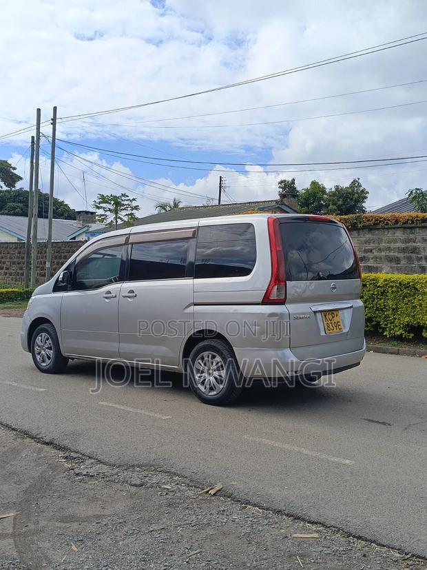 Nissan Serena 2010 Silver