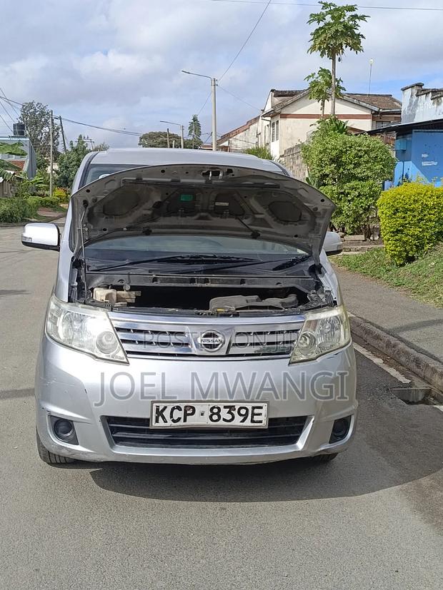 Nissan Serena 2010 Silver