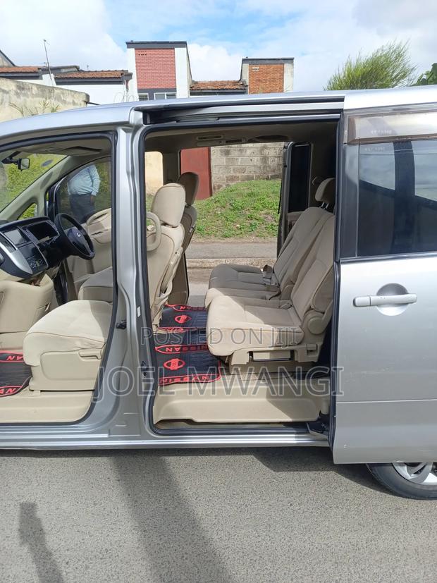 Nissan Serena 2010 Silver