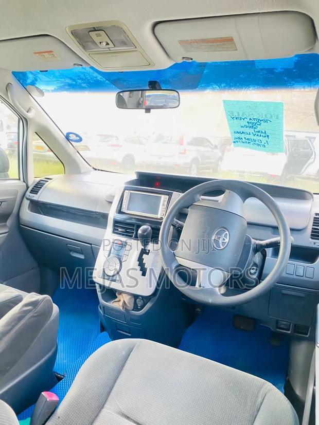 Toyota Voxy 2009 White