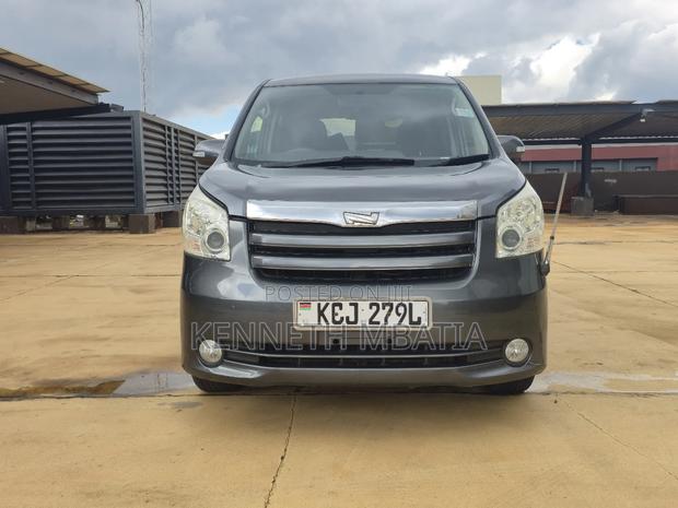 Toyota Noah 2009 Gray