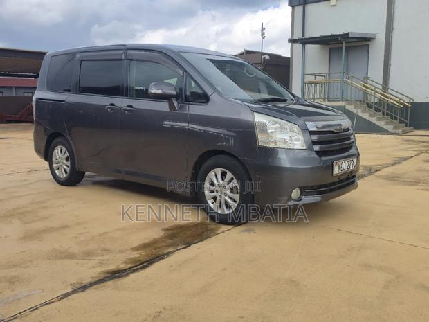 Toyota Noah 2009 Gray